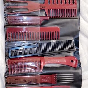 Burgundy comb set